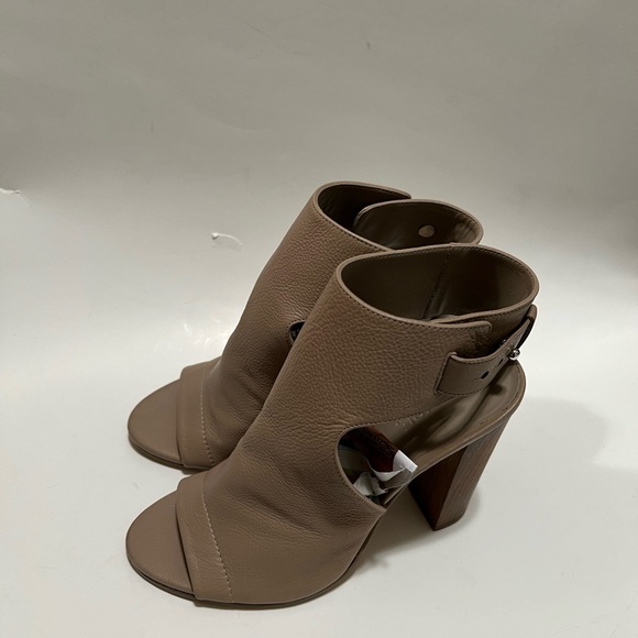 Vince Addie Open-Toe Buckle-Back Sandal Taupe - Picture 5 of 16